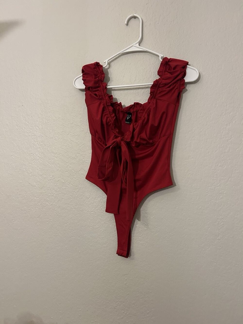 Windsor Women’s Red Solid Ruffle Tie Front One-Piece Bodysuit Size S N3425